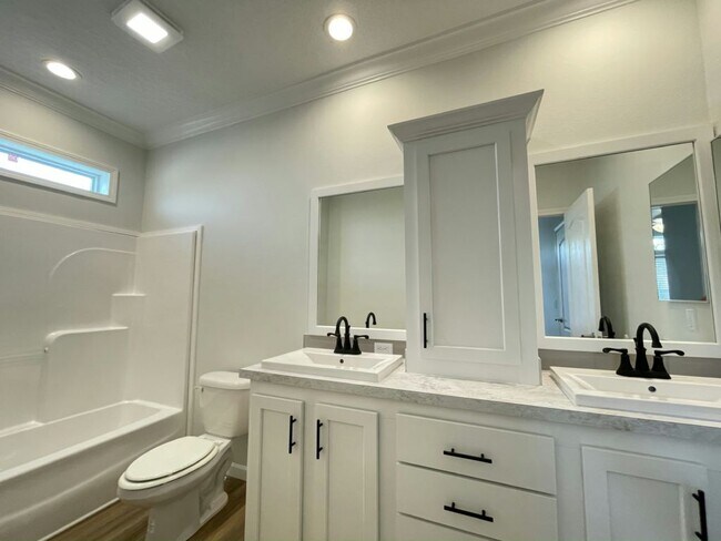 Building Photo - 34616 Ballyhoo Dr