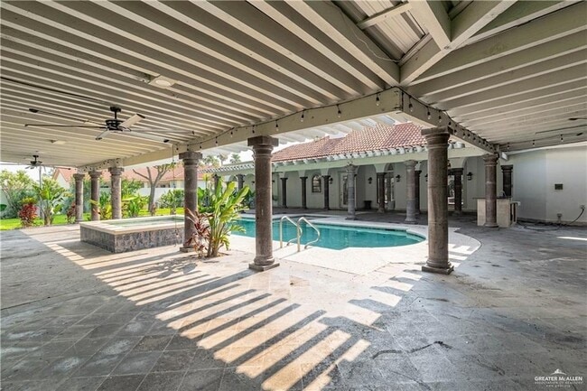 Building Photo - 2701 Santa Laura St