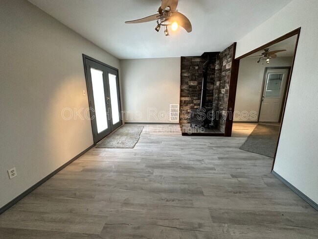 Building Photo - 1706 Surrey Pl