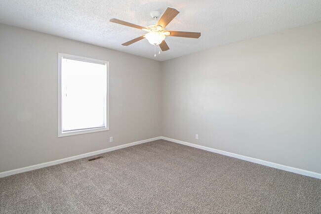 Building Photo - 233 Waterford Dr