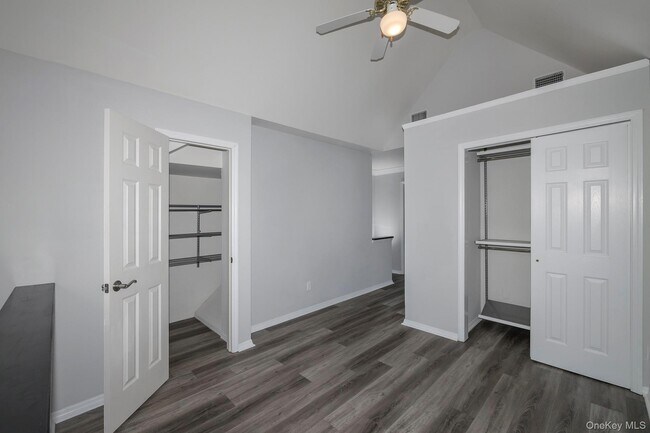 Building Photo - 6 Pinnacle Dr