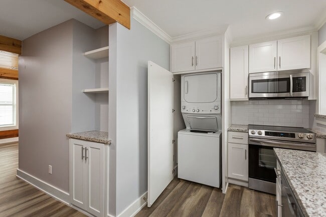 Building Photo - 2005 Portsmouth St