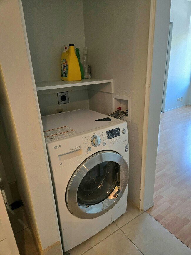 Building Photo - 1514 Seventh Avenue, Unit 205