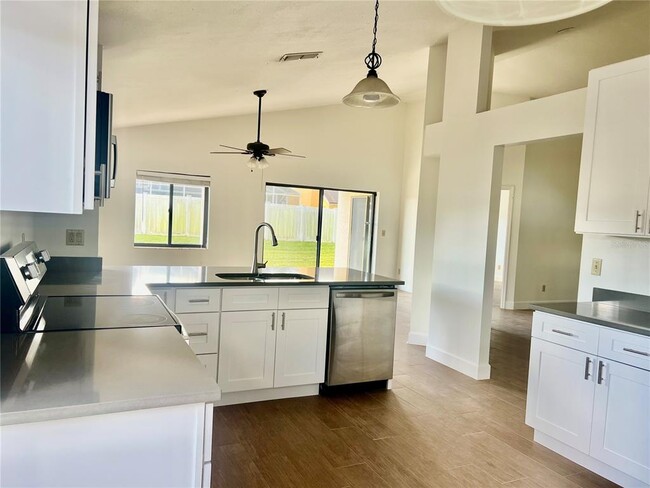 Building Photo - 1040 Manigan Ave