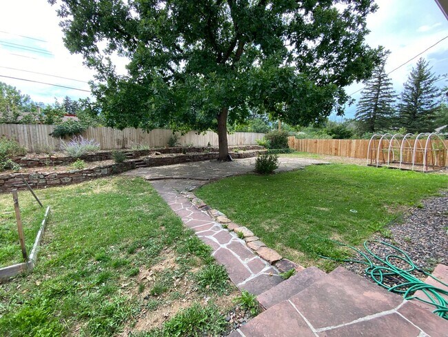 Building Photo - Newly Remodeled 6 Bed 3 Bath Martin Acre’s Home in Boulder