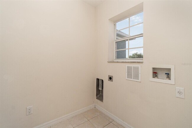 Building Photo - 10037 Moorshire Cir