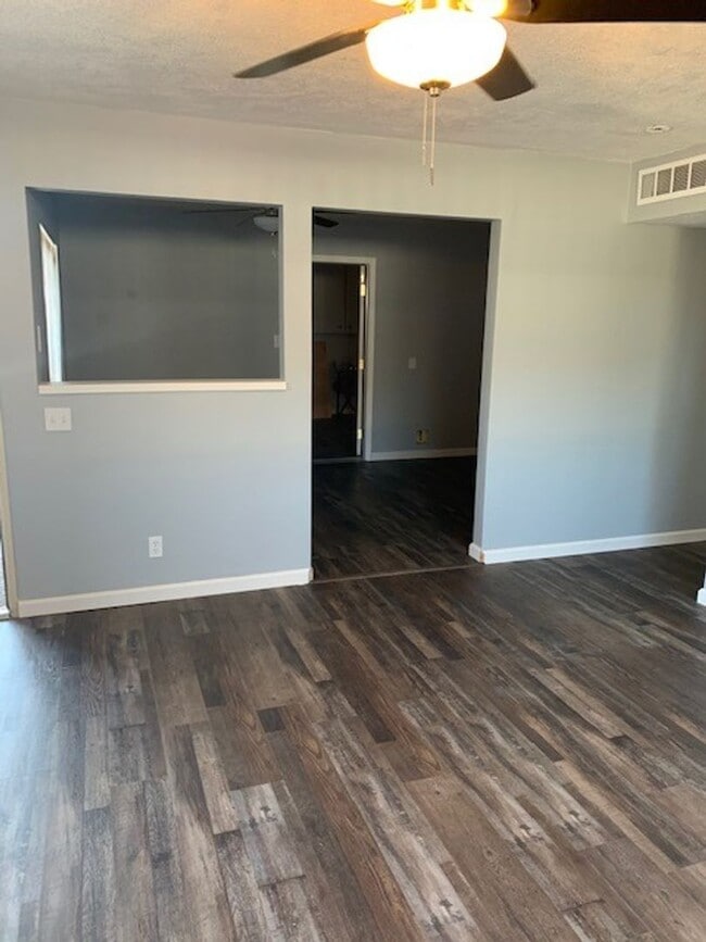 Building Photo - 1109 13th St