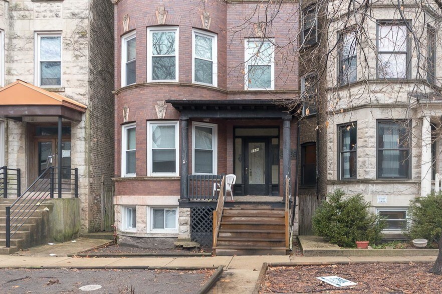 Building Photo - 3826 N Kenmore Ave