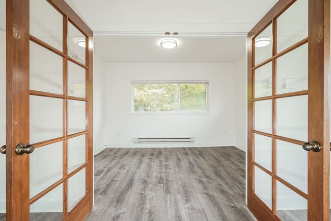 Building Photo - Modern Comfort Meets Classic Charm in This...