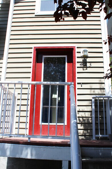 Building Photo - 423 NE Morton St