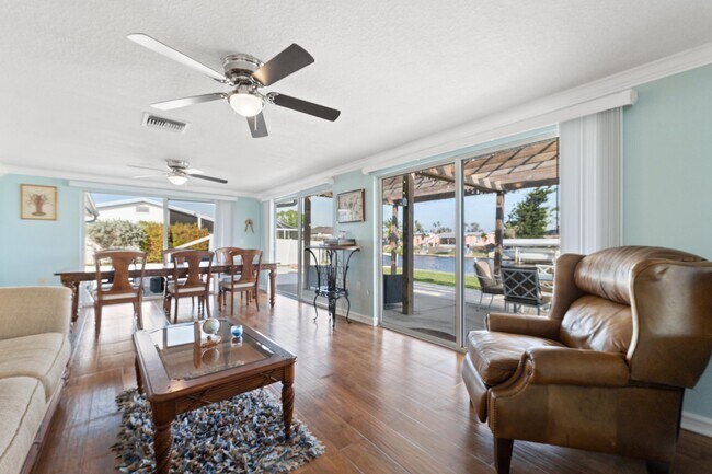 Building Photo - 121 Carlisle Ave NW