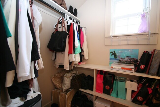 Building Photo - 233 Garfield Ave SW