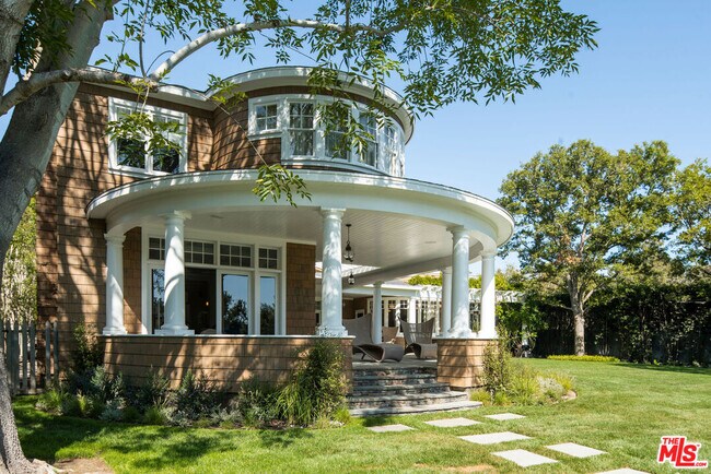 Building Photo - 6763 Zumirez Dr