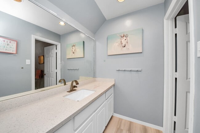 Building Photo - 17314 Pinecreek Hollow Ln
