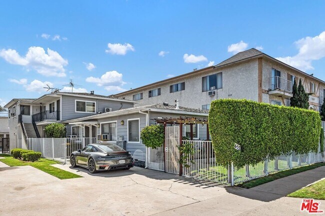 Primary Photo - 1657 Colby Ave