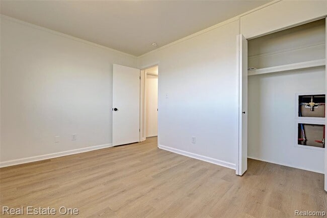 Building Photo - 1982 S Ortonville Rd