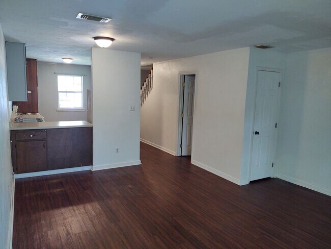 Building Photo - Now Leasing!