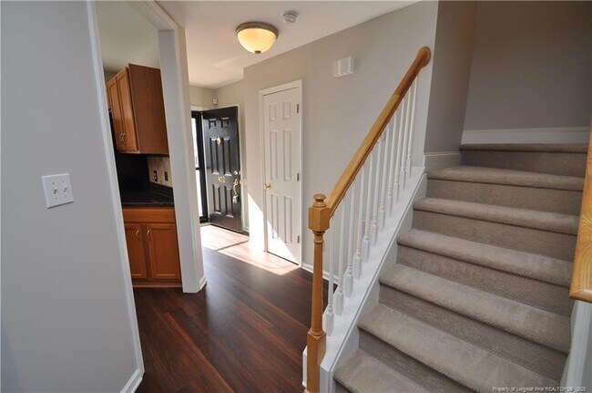 Building Photo - 402 Knightsborough Way