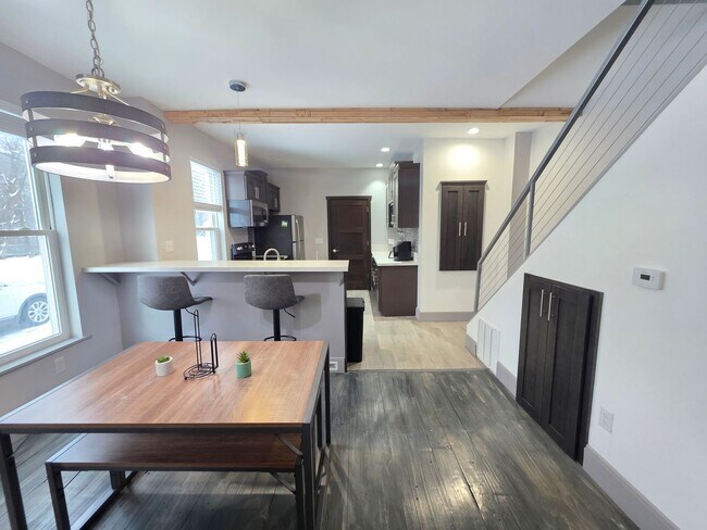 Building Photo - 920 2nd Ave S