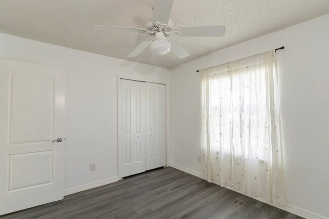 Building Photo - 756 Aquatic Dr