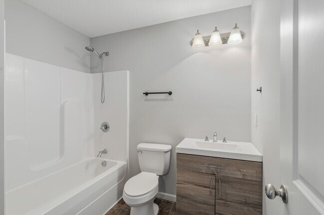 Building Photo - 2100 Paris Rd