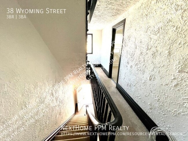 Building Photo - 38 Wyoming St