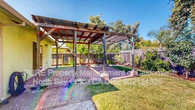 Building Photo - 652 Corlano Ave