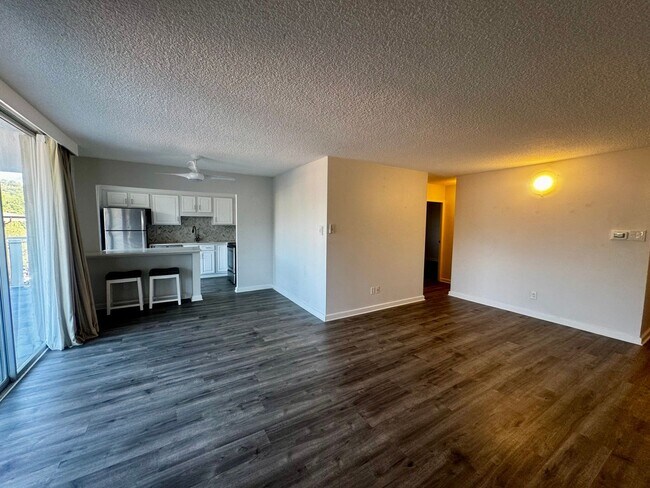 Building Photo - 900 Saturn Dr