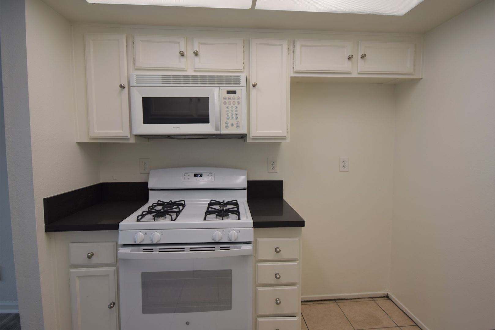 Building Photo - 12352 Burbank Blvd