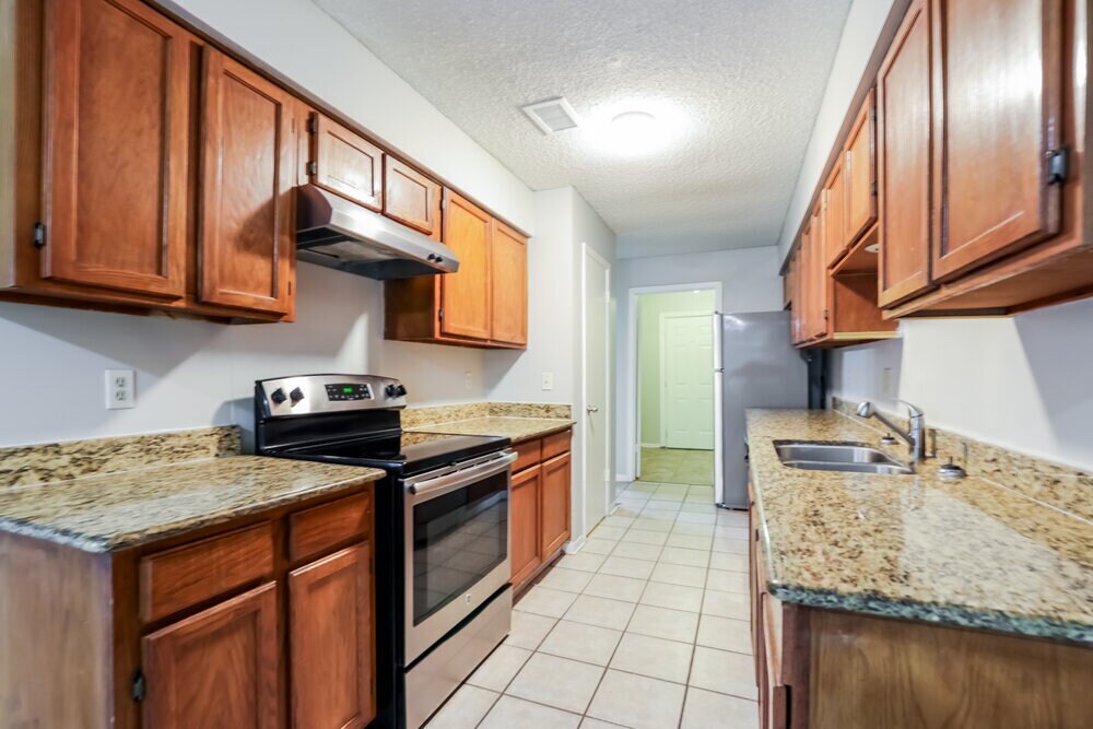 Building Photo - 13519 Dripping Springs Dr