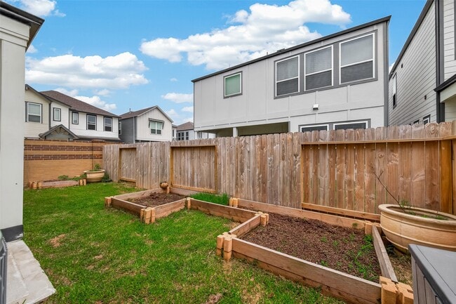 Building Photo - 10022 Cloud Mist Dr