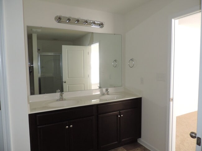 Building Photo - New, 4 bedroom home in the Hallstead commu...