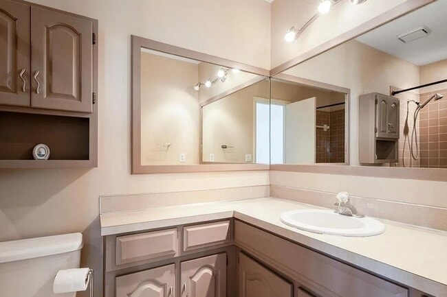 Building Photo - Exceptional Millard School District Home For Rent