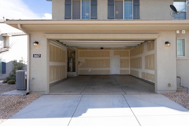 Building Photo - 3 Bedroom Townhome in Hidden Valley with C...
