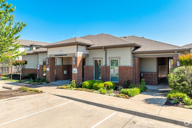 Leasing Office - Hutchins Gateway Apartments