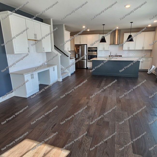 Building Photo - Gorgeous Cedar Lake 4 Bedroom Home