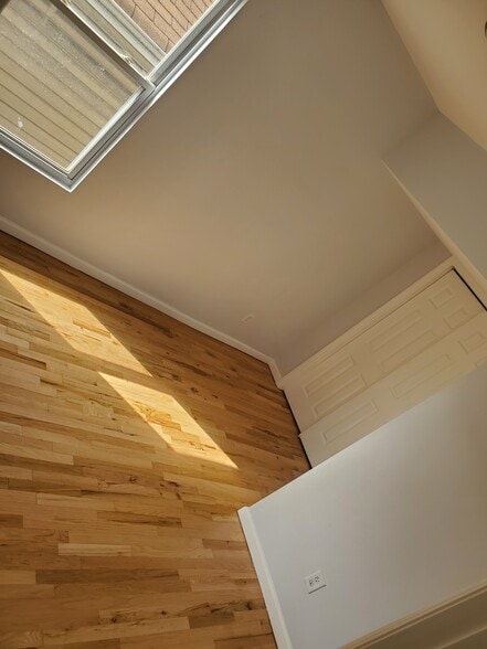 Bed 3 - 250 Inslee Pl