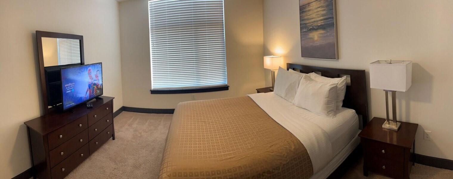 Building Photo - 424 W Trade St