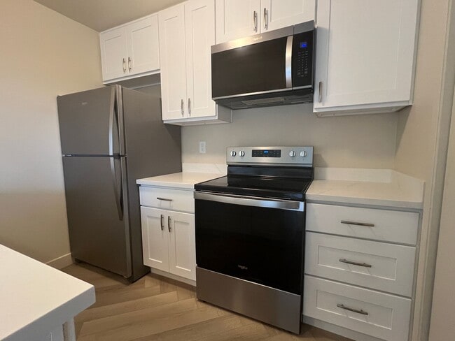 Building Photo - Beautiful 2 Bedroom 1 Bath Condo in South ...