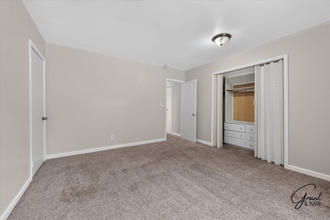 Building Photo - 4 Bedroom Home - $1,550