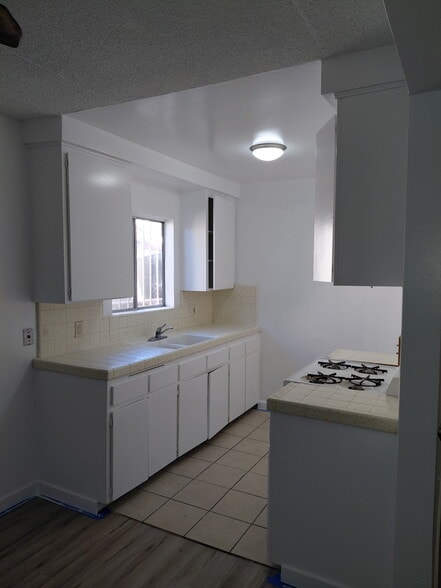 Primary Photo - 4081 W 141st St