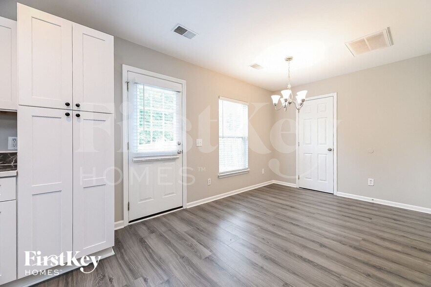 Building Photo - 105 Vinca Dr