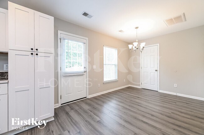 Building Photo - 105 Vinca Dr