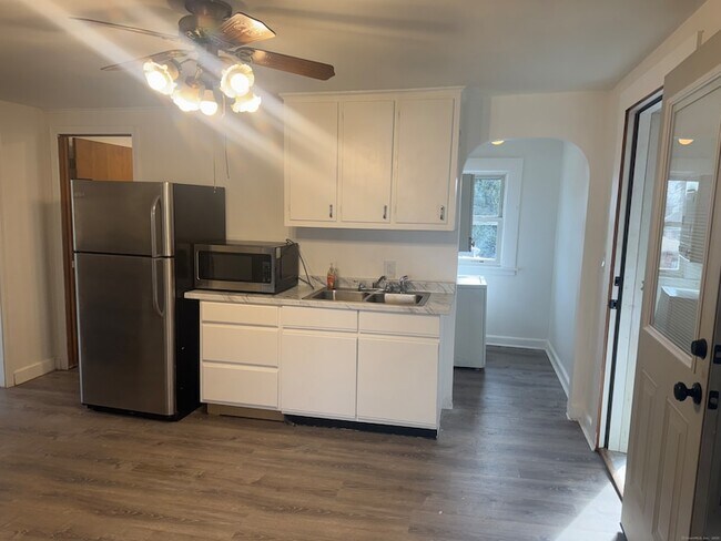 Building Photo - 69 Smith St