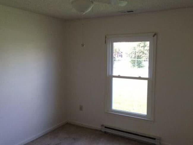 Building Photo - 3 bed 2 bath in Henrico! Yard, Central HVAC, laundry, great neighborhood!