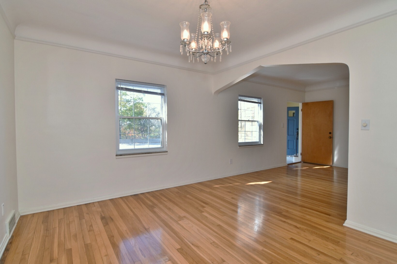 Building Photo - 2027 Riverside Dr