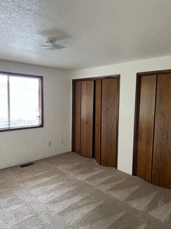 Building Photo - 2 BEDROOM TOWNHOME IN PHOENIX
