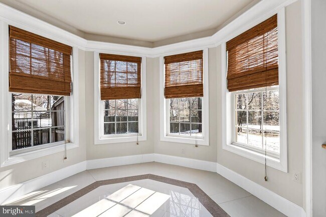 Building Photo - 8330 Westchester Dr