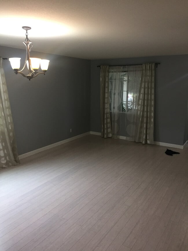 Building Photo - Gold River 4 Bedroom with Large Brick Patio in backyard!