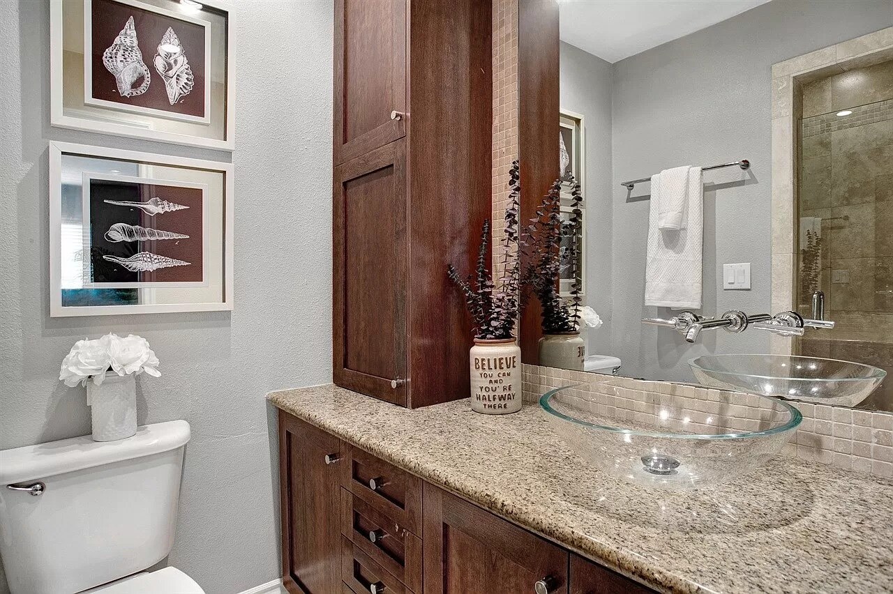 Master Bathroom - 2319 Curlew St